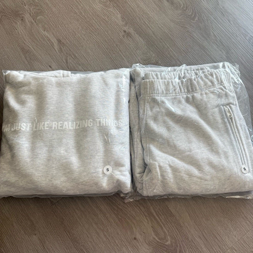 king kylie pop up grey sweatset